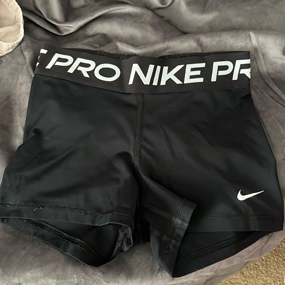 Nike pros 3 inch black shorts